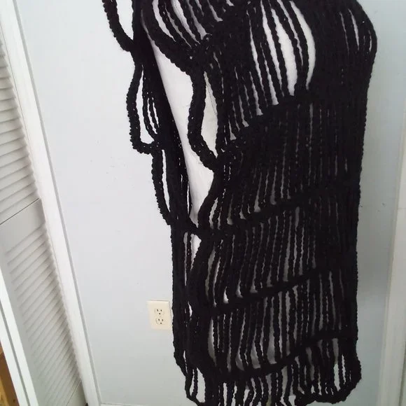 Handmade crochet drop stitch tunic, made with red heart yarn, size large, Black. - Picture 2 of 5
